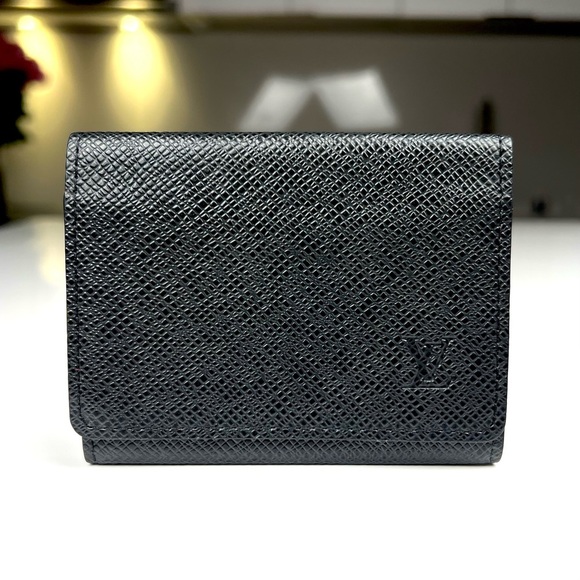 Louis Vuitton Taiga Anvelope cult DeVigitte Black Card Case - Picture 1 of 7
